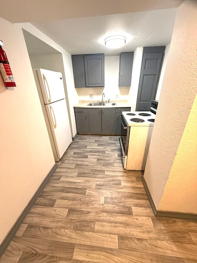 312 N Marion St unit 4, Ottumwa, IA 52501 - photo 4