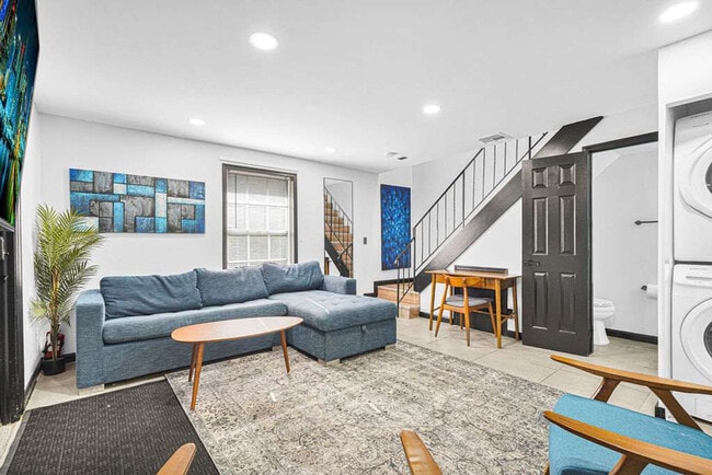 621 NE 28th St unit ID1018317P, Wilton Manors, FL 33334 - photo 2