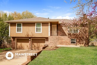 216 W Heritage Dr, Raymore, MO 64083