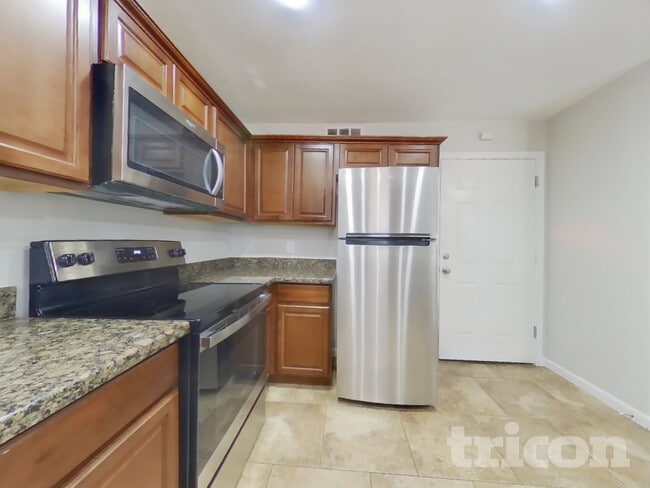 9215 N 39th Dr, Phoenix, AZ 85051 - photo 7