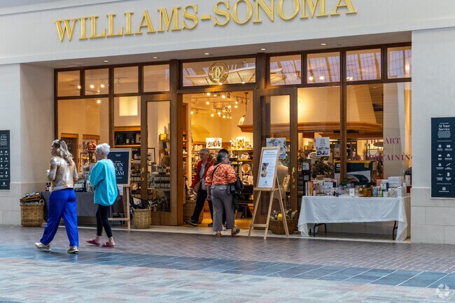 There are several option at Regency Mall to meet your shopping needs.