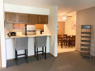 W289 Louis Ave, Pewaukee, WI 53072