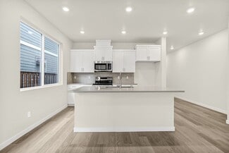 430 SW 32nd St, Battle Ground, WA 98604