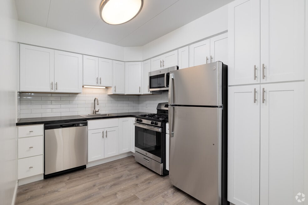 Kitchen - 2Bd, 1Ba, w shared Garage/Basement, 800-850SF