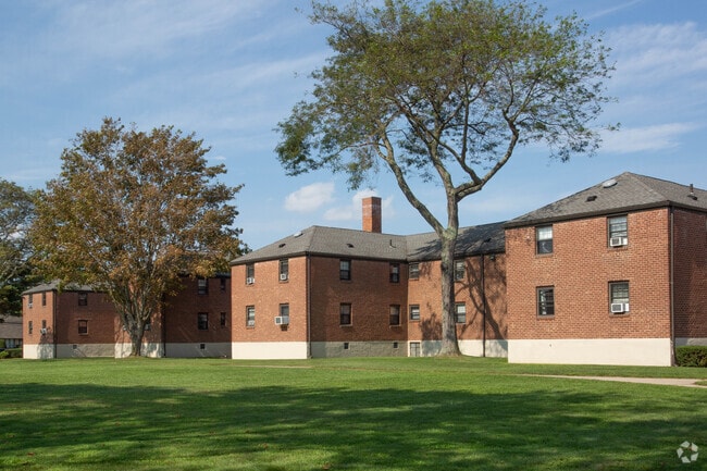 Bay Shore Manor