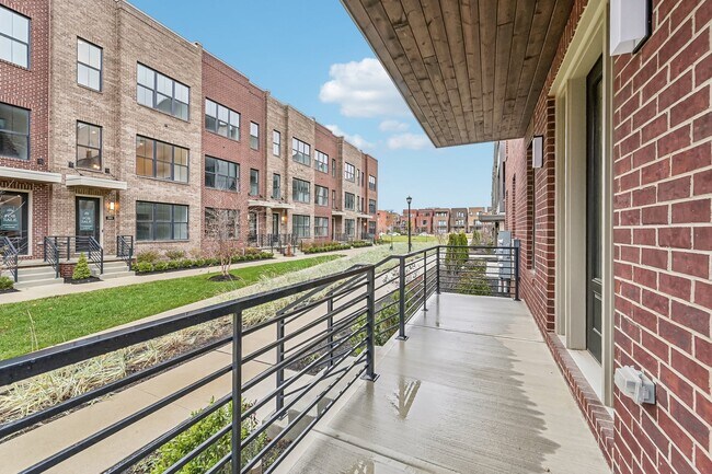 290 Dickenson St, Columbus, OH 43215 - photo 6