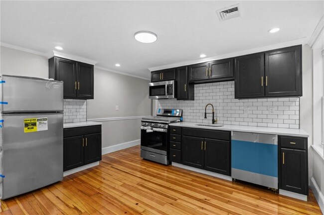 382 Orms St unit 2, Providence, RI 02908 - photo 2