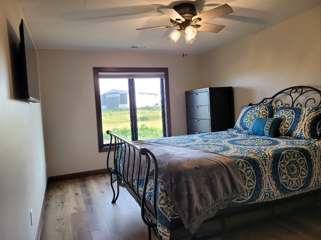 5506 W Vision Cir, Sioux Falls, SD 57107 - photo 2