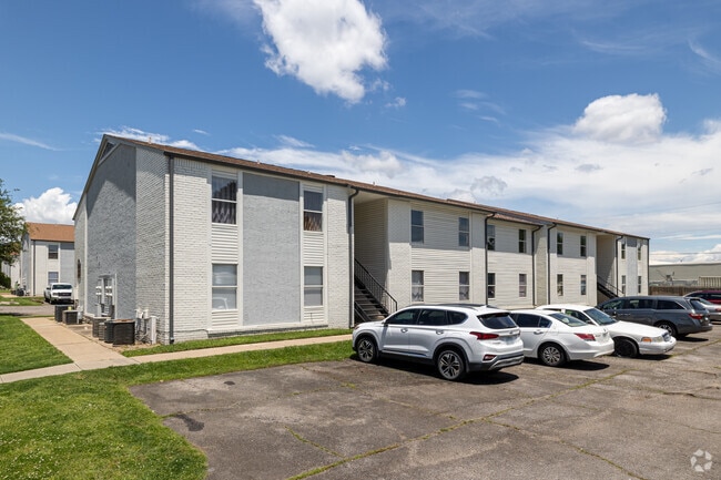Ramsey Square: 1 & 2 Bedroom Apartments with Dog Park & Pool, Fort Smith, AR 72901 - photo 3