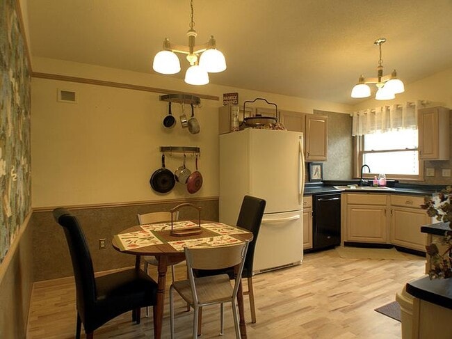 2509 Thomas Ct, Onalaska, WI 54650 - photo 3