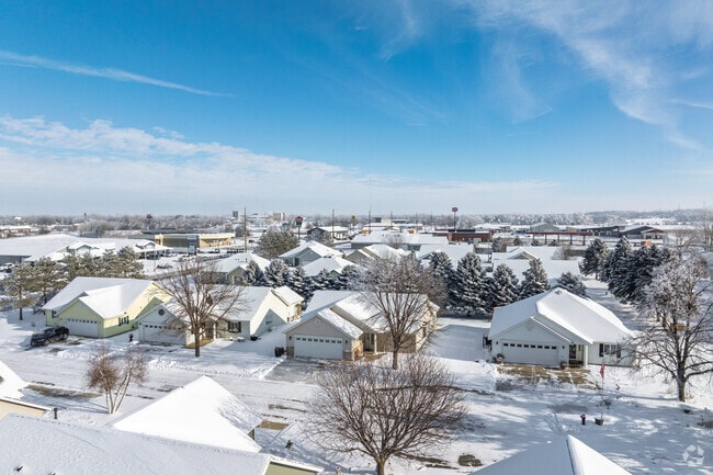 New traditional homes in Melrose typically range from 220,000 to 400,000 dollars.