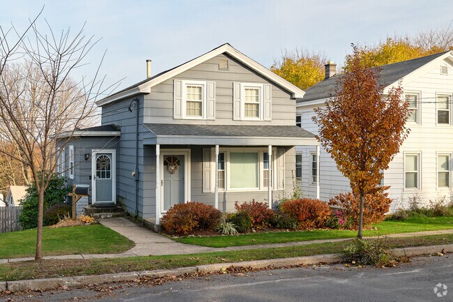 Oswego's real estate market features a mix of housing options