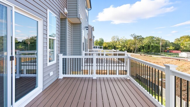 210 Monteith Dr, Winchester, VA 22601 - photo 4