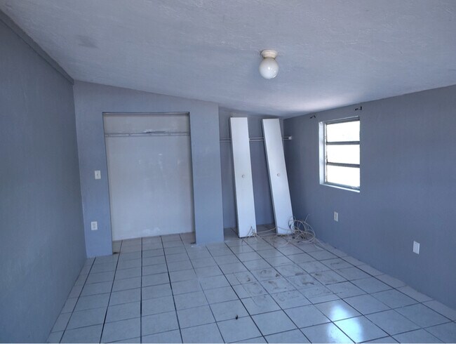 2558 Congress St unit 2, Fort Myers, FL 33901 - photo 2