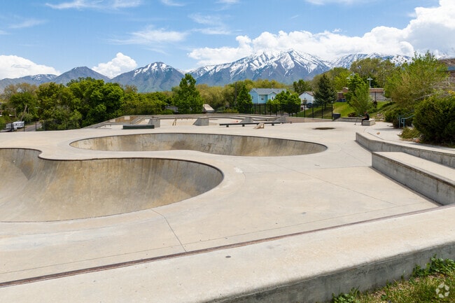 The Payson City Skate Park in Payson is a thrilling haven for skateboarders, inline skaters, and BMX riders.