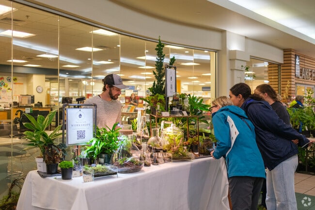 Horizon View’s Secret Gardens event highlights rare plants and creative outdoor designs.