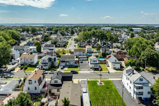 The quaint suburb of Hopelawn sits at the eastern edge of Woodbridge Township.