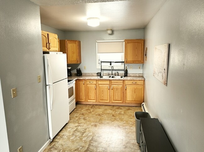 1300 14th Ave NW unit 3, Minot, ND 58703 - photo 4