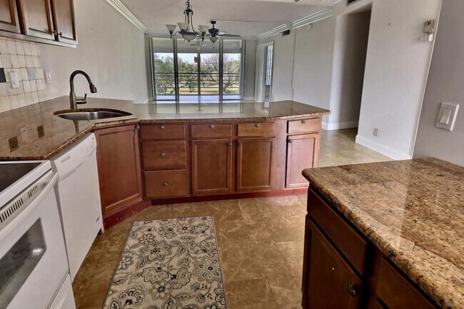 3080 N Course Dr unit Gorgeous 2 bed 2 bat, Pompano Beach, FL 33069 - photo 2