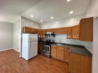 26 Autumn St, Bangor, ME 04401