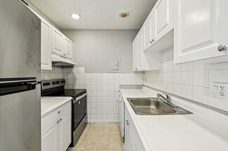 2700 NW 39th Way, Lauderdale Lakes, FL 33311
