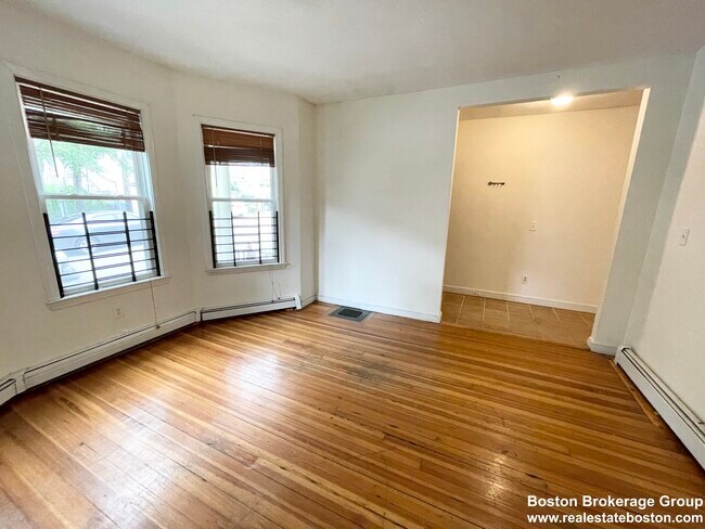 7 Iroquois St unit 1, Roxbury Crossing, MA 02120 - photo 4