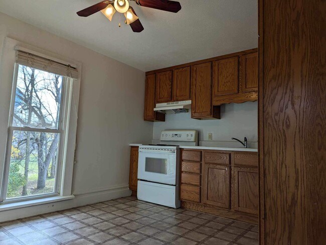 709 E 2nd St unit 2, Defiance, OH 43512 - photo 5