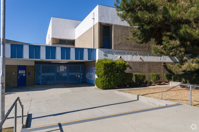 Laurel Elementary provides education in the neighborhood of 
Beverly Grove.