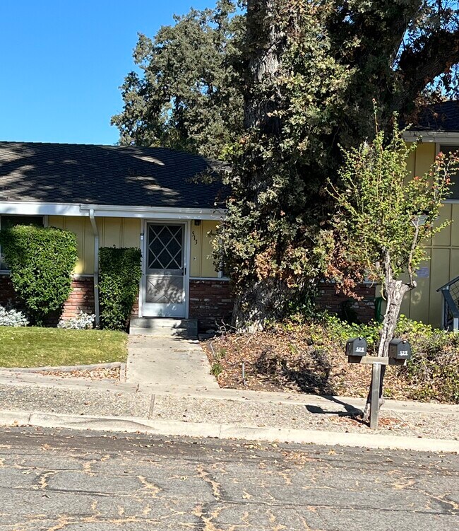 513 28th St Unit 2Bed 1Bath Triplex Apt., Paso Robles, CA 93446