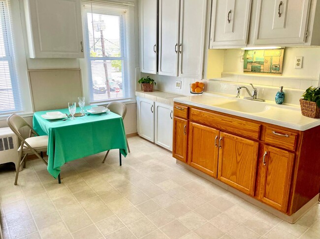 Bright Eat-In Kitchen