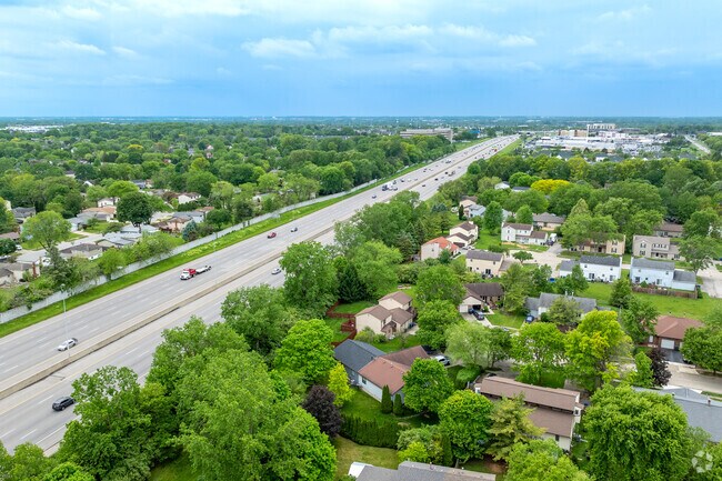 The residents of Summerwood neighborhood has an easy access to the Interstate 270.