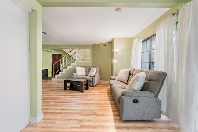 9006 Stacie Ln, Anaheim, CA 92804 - photo 4