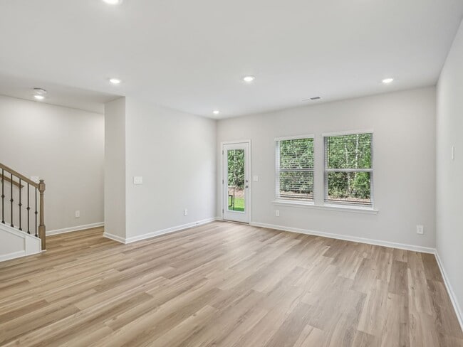 7820 Marie Way, Fairburn, GA 30213 - photo 3