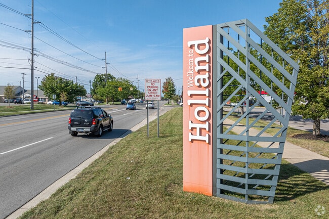 Welkom to Holland greets visitors entering Maplewood, reflecting Dutch heritage.