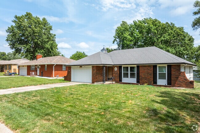 Brick ranchers line the streets of Valley View, most with 2 car garages.