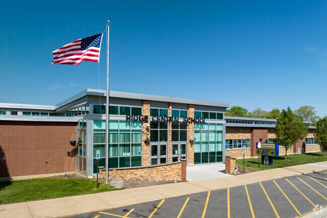 The modern Ridge Central Elementary School is a great option for Chicago Ridge residents.