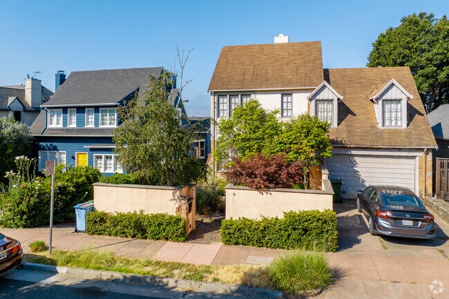 Varying design between neighboring homes help give Northbrea a distinctive look.