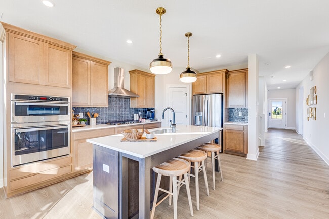 15989 Tharp Woods Dr, Fishers, IN 46037 - photo 2