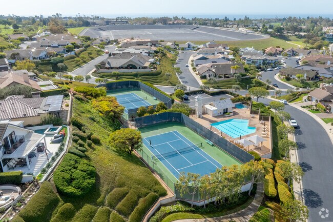 Broadmoor Sea View residents enjoy exclusive amenities including a private pool, tennis courts, and a relaxing spa, providing the ultimate in leisure and luxury within Newport Beach’s coastal community.