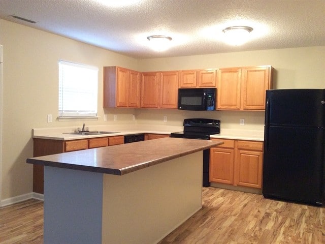 1281 Rosemary Ct, Greenfield, IN 46140 - photo 2