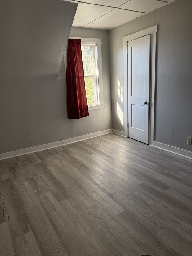 56 Long St unit 4, Barre, VT 05641 - photo 5