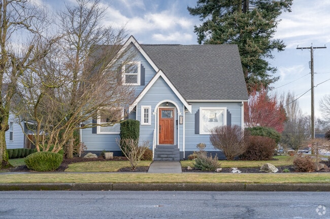 Make lasting memories in a Lynden bungalow surrounded by nature.