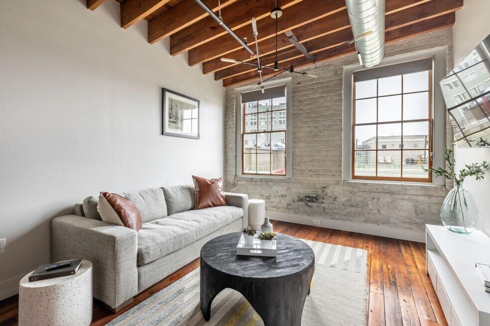 315 Girod St unit ID1267146P, New Orleans, LA 70130 - photo 1