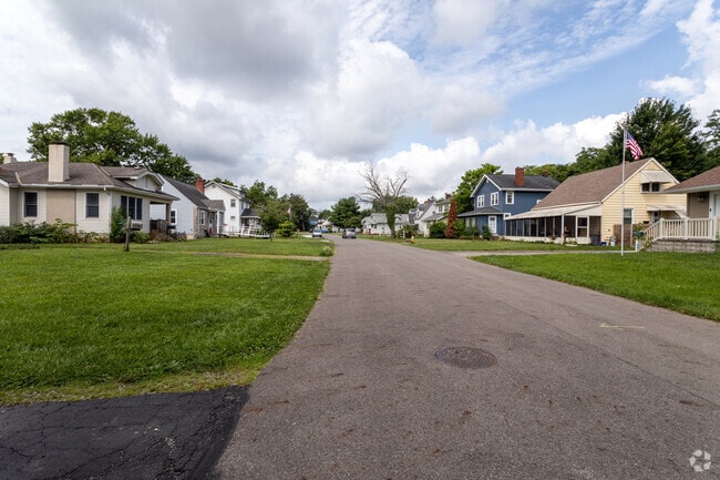 Homes in the Valleyview neighborhood range from 700 to 1,500 SF.
