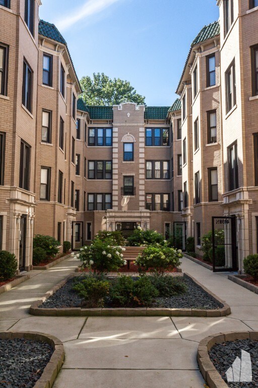 4034 N Ashland Ave unit 4034.5-W2, Chicago, IL 60613 - photo 2