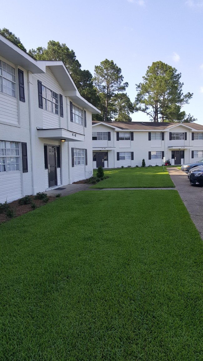 2110 Popps Ferry Rd, Biloxi, MS 39532