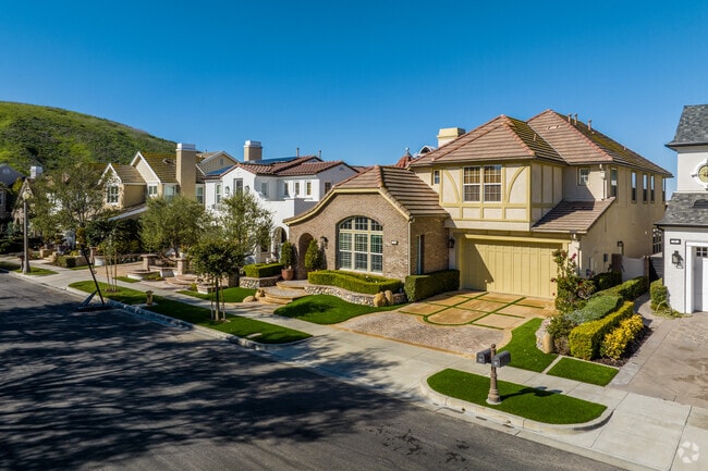 There are a variety of styles for homes in Ladera Ranch, CA.