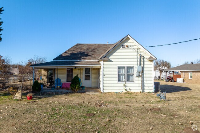 Some of the older homes in Union City are reminiscence of its early history.