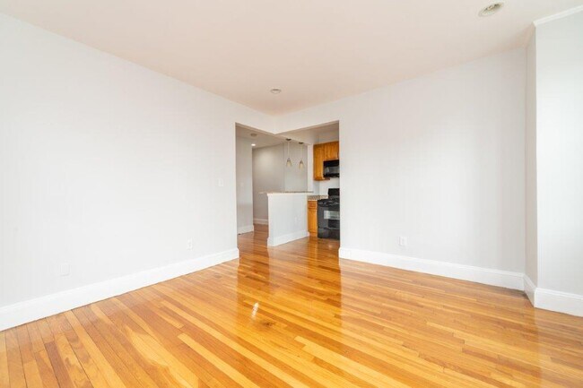 132 Highland Rd unit 136 Highland Ave, Somerville, MA 02144 - photo 3