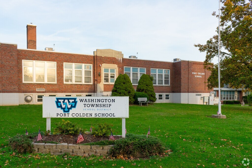 Port Colden Elementary School serves students in the Washington community.